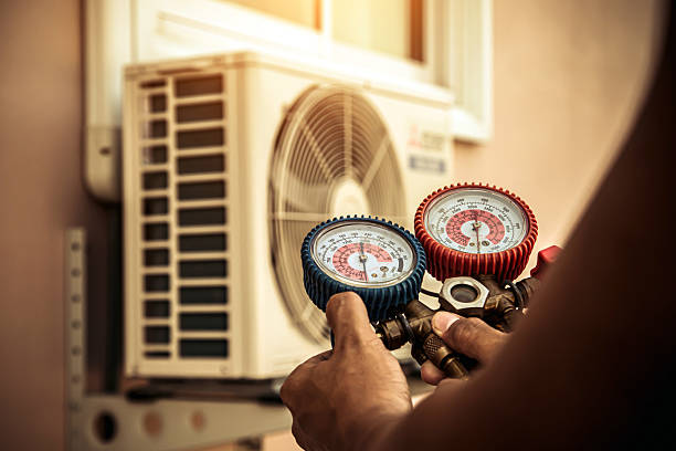 Professional Hvac technician working in Winthrop Harbor, IL